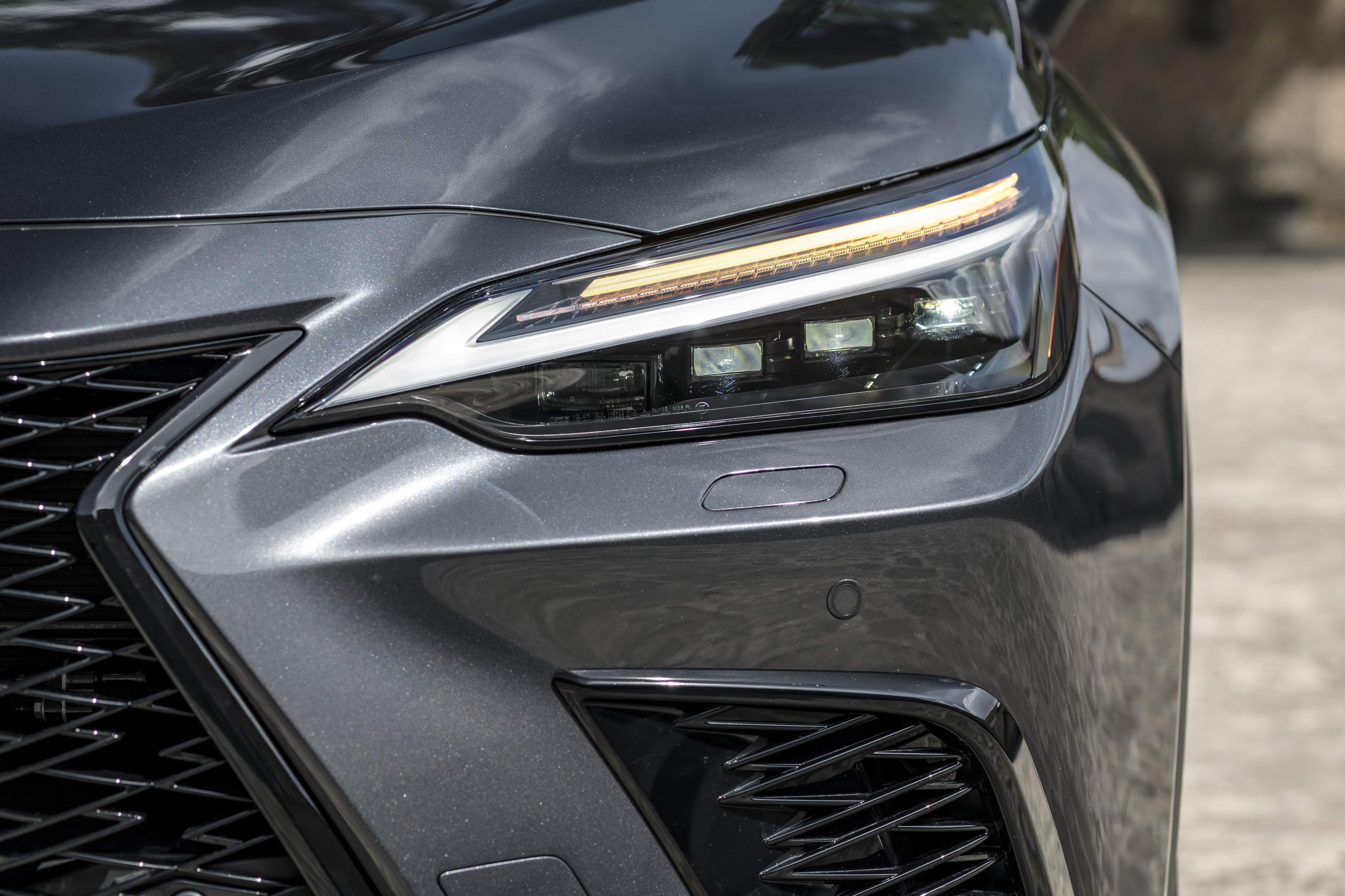 Lexus NX dettaglio faro