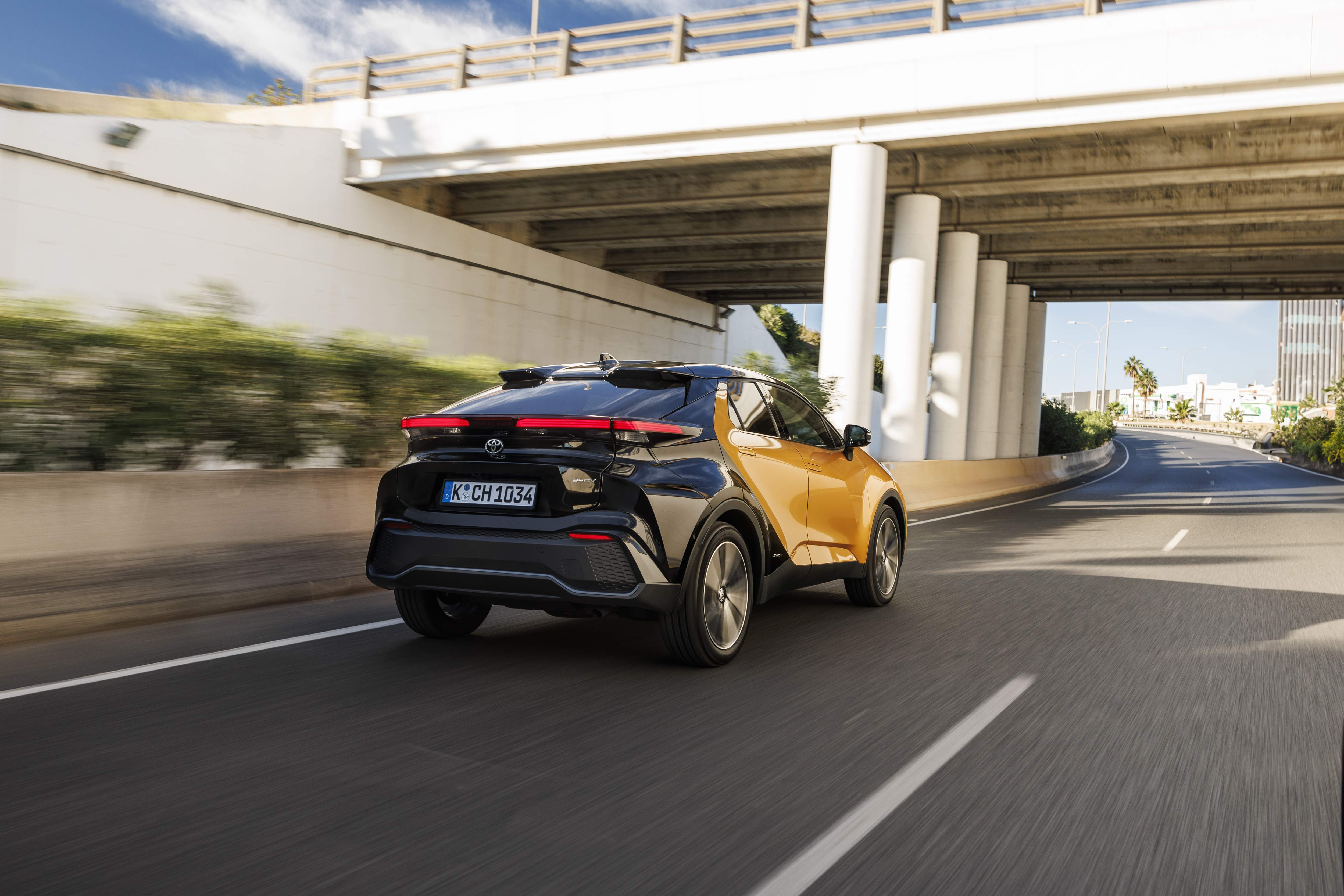 Toyota C-HR esterni 3